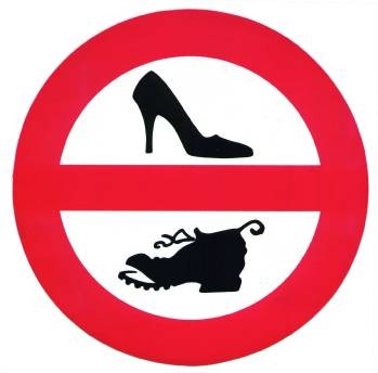 Hinweischild Betreten mit Schuhen verboten